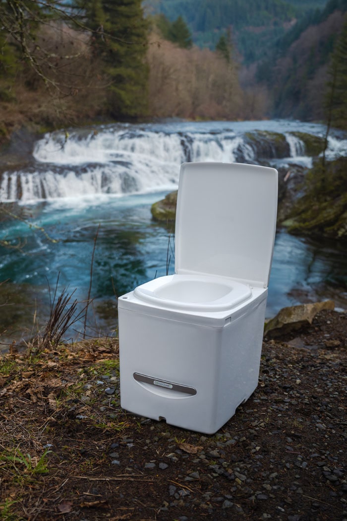 cuddy-composting-toilet-off-grid-waterfall_1.jpg